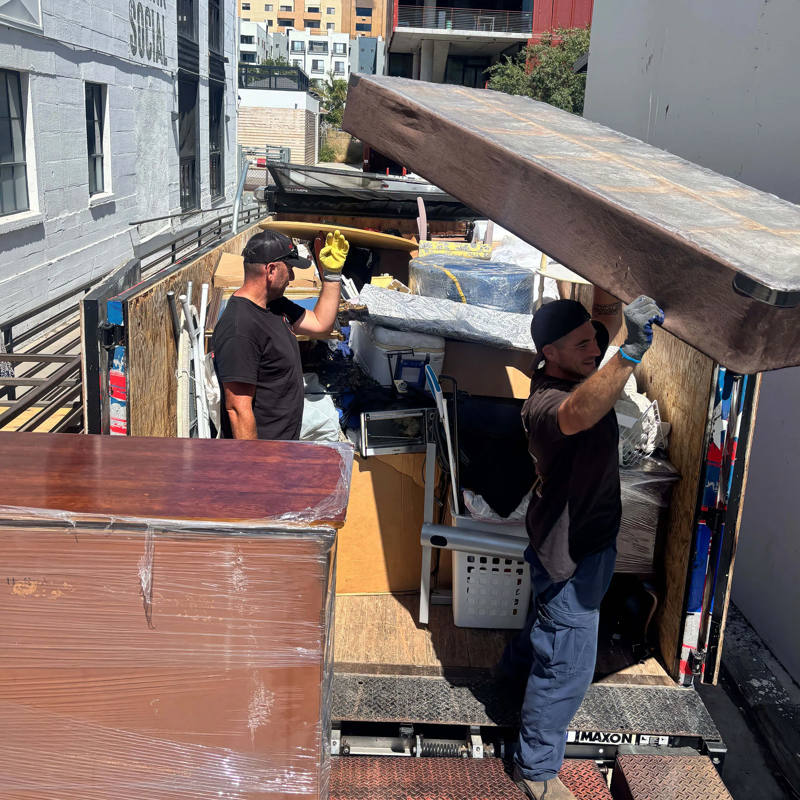 Fast, thorough junk removal respectful of your space